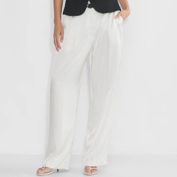 Aritzia The Effortless Pant™ Satin in Light Birch 10 NWT - Picture 1 of 9